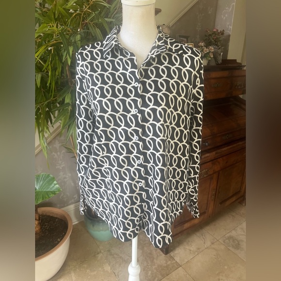 Chicos, ladies US size 8, long sleeve, black and white blouse perfect condition - Picture 3 of 12